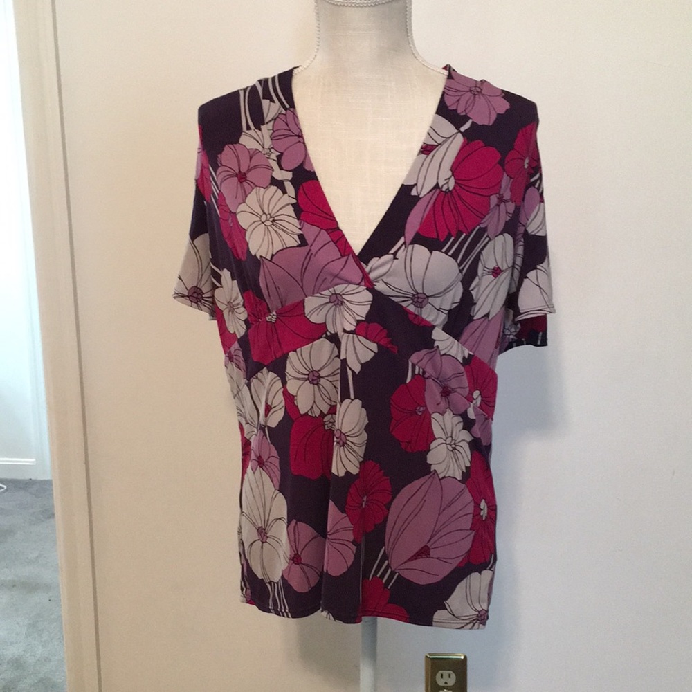 George brand extra large stretch top in a beautiful purple red floral pattern